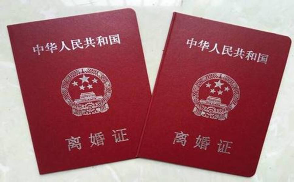 男方自愿凈身出戶離婚協(xié)議書